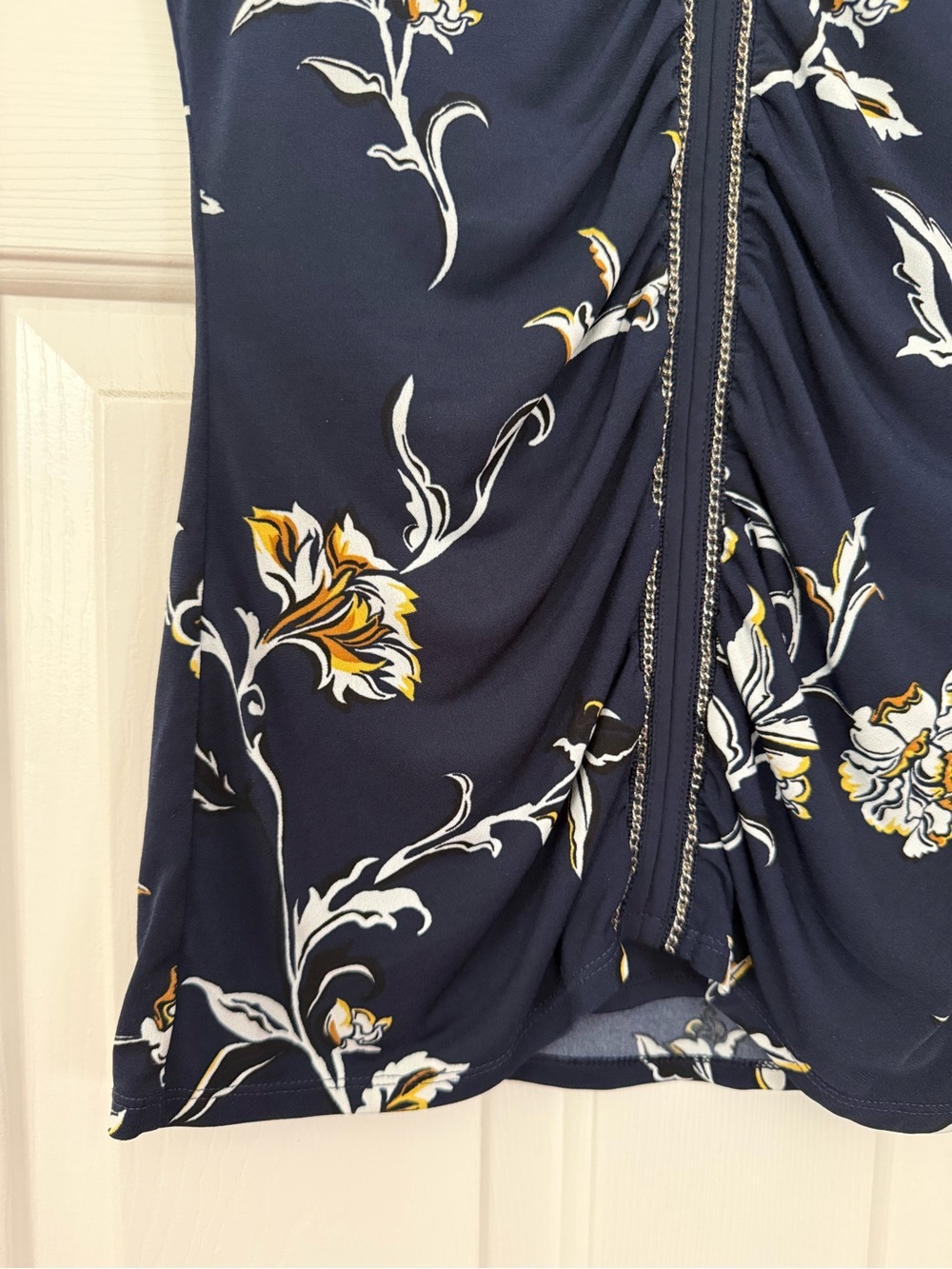White House Black Market Navy Floral Twist-Front V-Neck Top - Picture 4 of 4